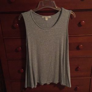 Sleeveless swing tee